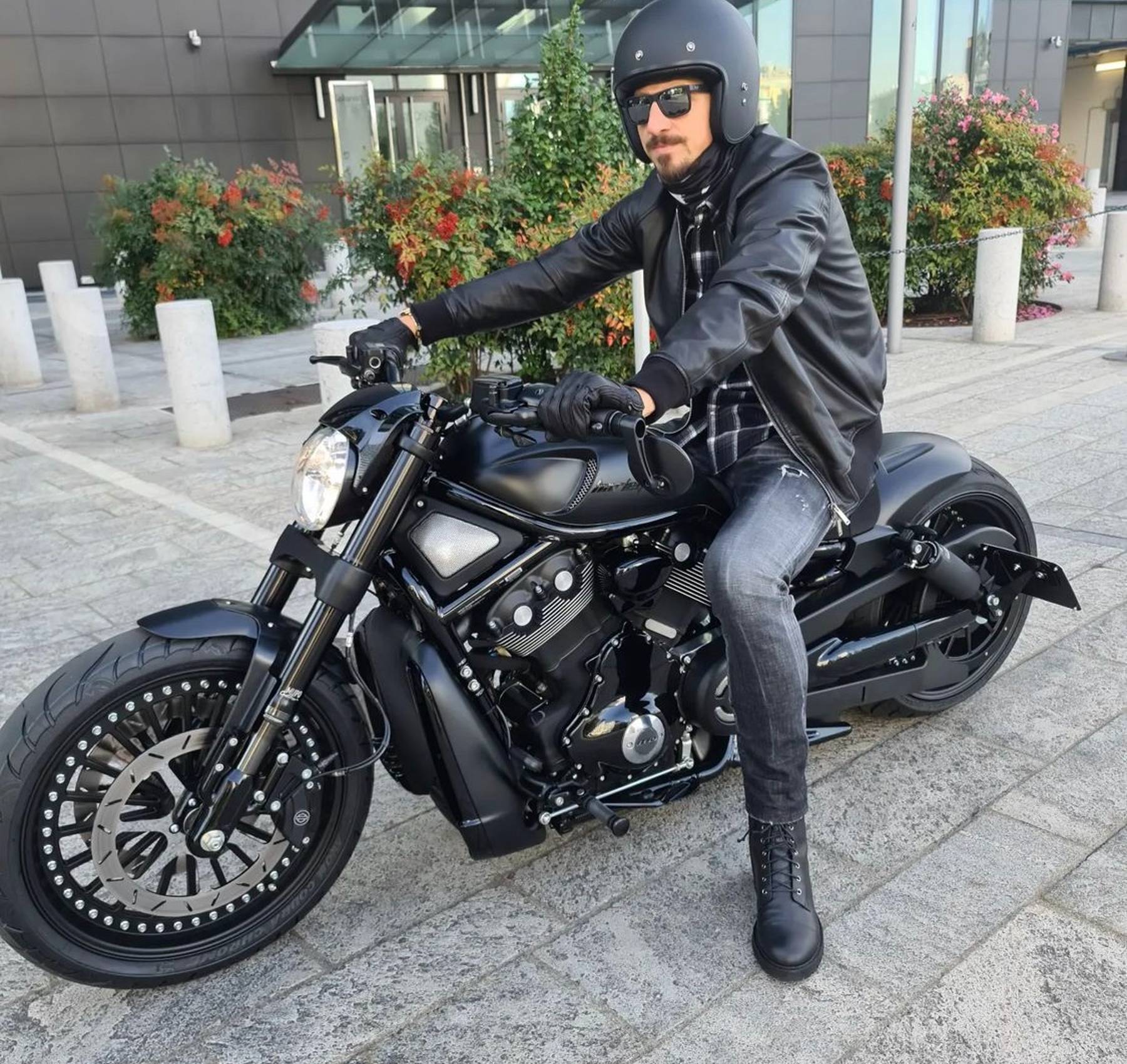 Zlatan Ibrahimovic muestra en Instagram su nueva Harley-Davidson