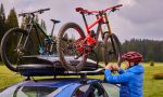 Portabicicletas: así se debe llevar la bici en el coche según la DGT
