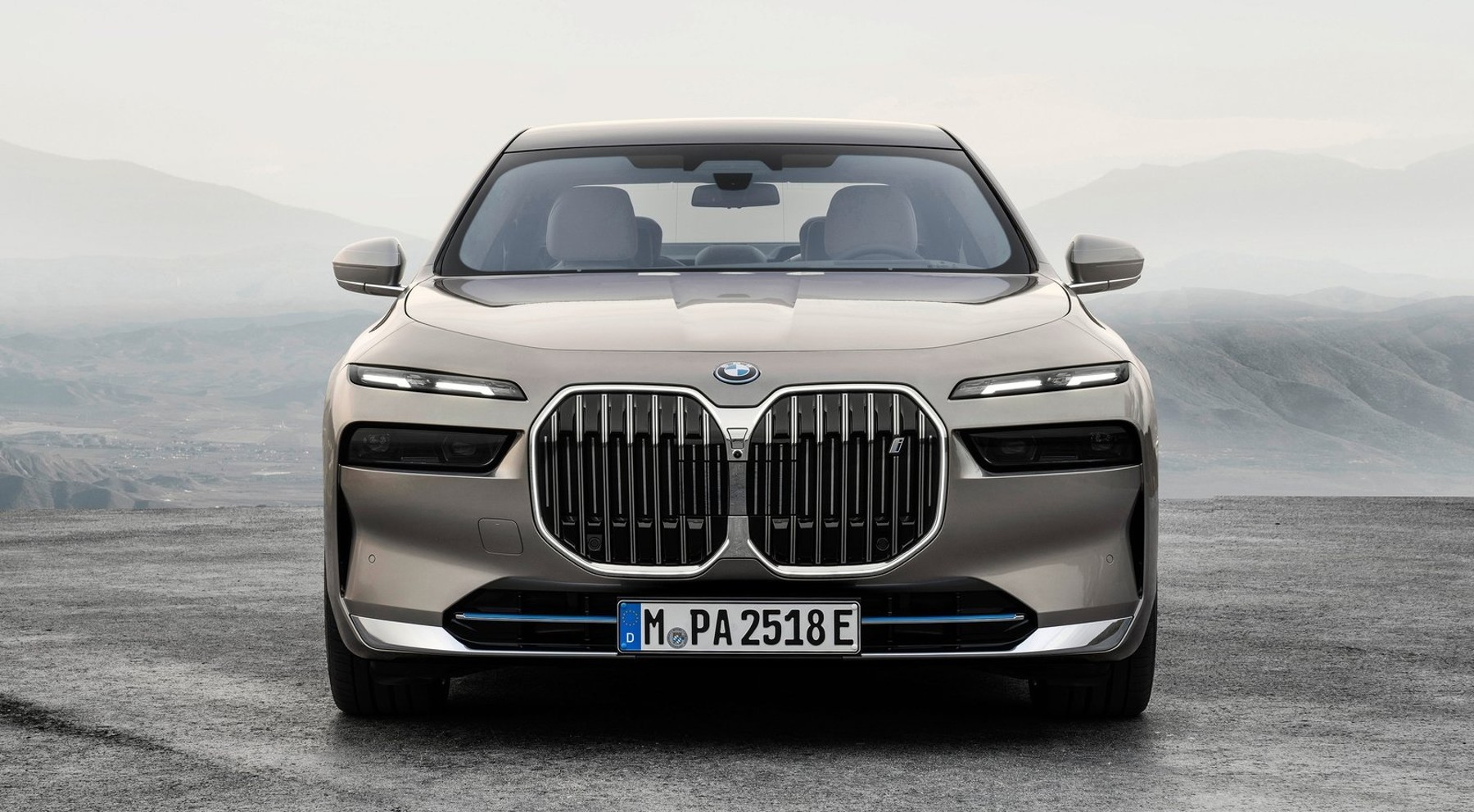BMW i7, la gran berlina eléctrica con cristales de Swarosky en los faros