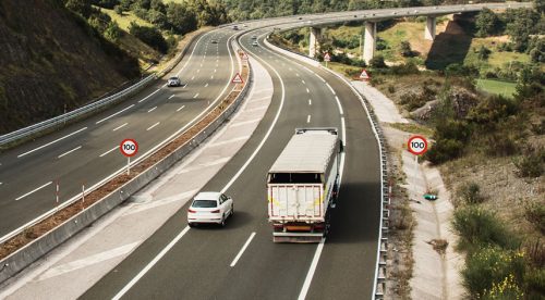 Velocidad mínima en autovía: ¿cuál es la multa por no respetarla?