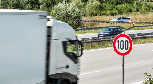 ¿Reducirá el Gobierno la velocidad máxima en las autovías? 