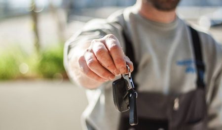 Presta su coche a una persona sin carnet y ahora se enfrenta a perder su propio permiso de conducir