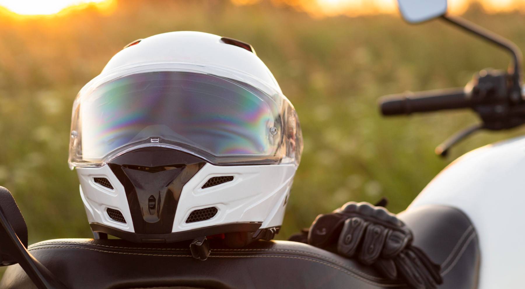 Cómo son los nuevos cascos de moto que exige la UE
