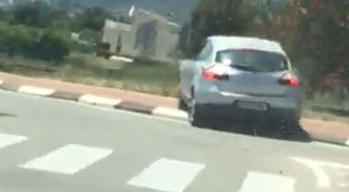 Una conductora ebria acaba sobre una rotonda en Alicante