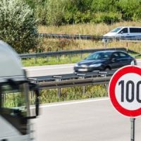 ¿Reducirá el Gobierno la velocidad máxima en las autovías a 100 km/h?