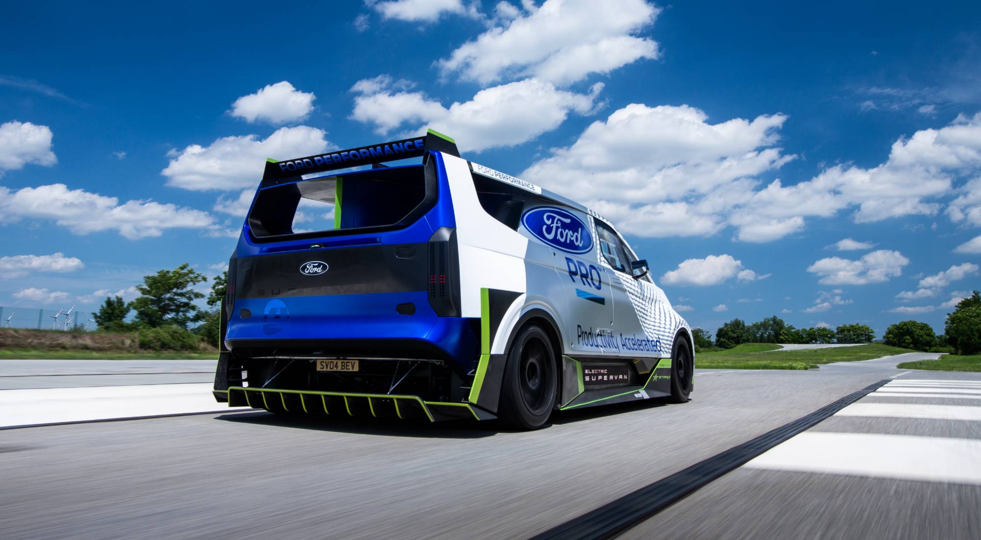 Pro Electric SuperVan, la furgoneta superdeportiva de Ford
