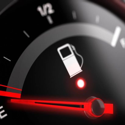 El dato que todo conductor debe saber: cuando se enciende la reserva, ¿cuántos kilómetros puedes seguir conduciendo? 