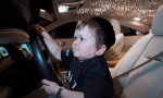Hasbullah, el conductor con cuerpo de niño que se ha hecho viral