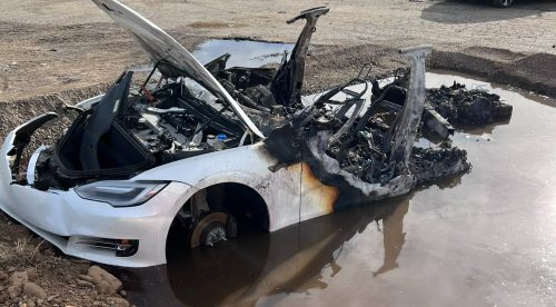 Un Tesla arde en un desguace tres semanas después de un accidente