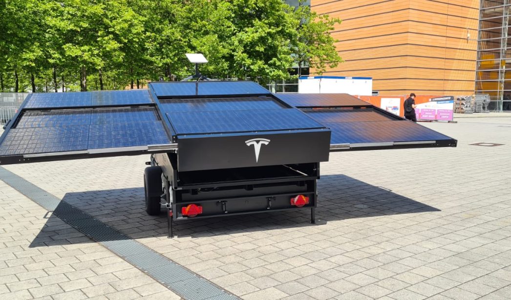 Tesla remolque solar