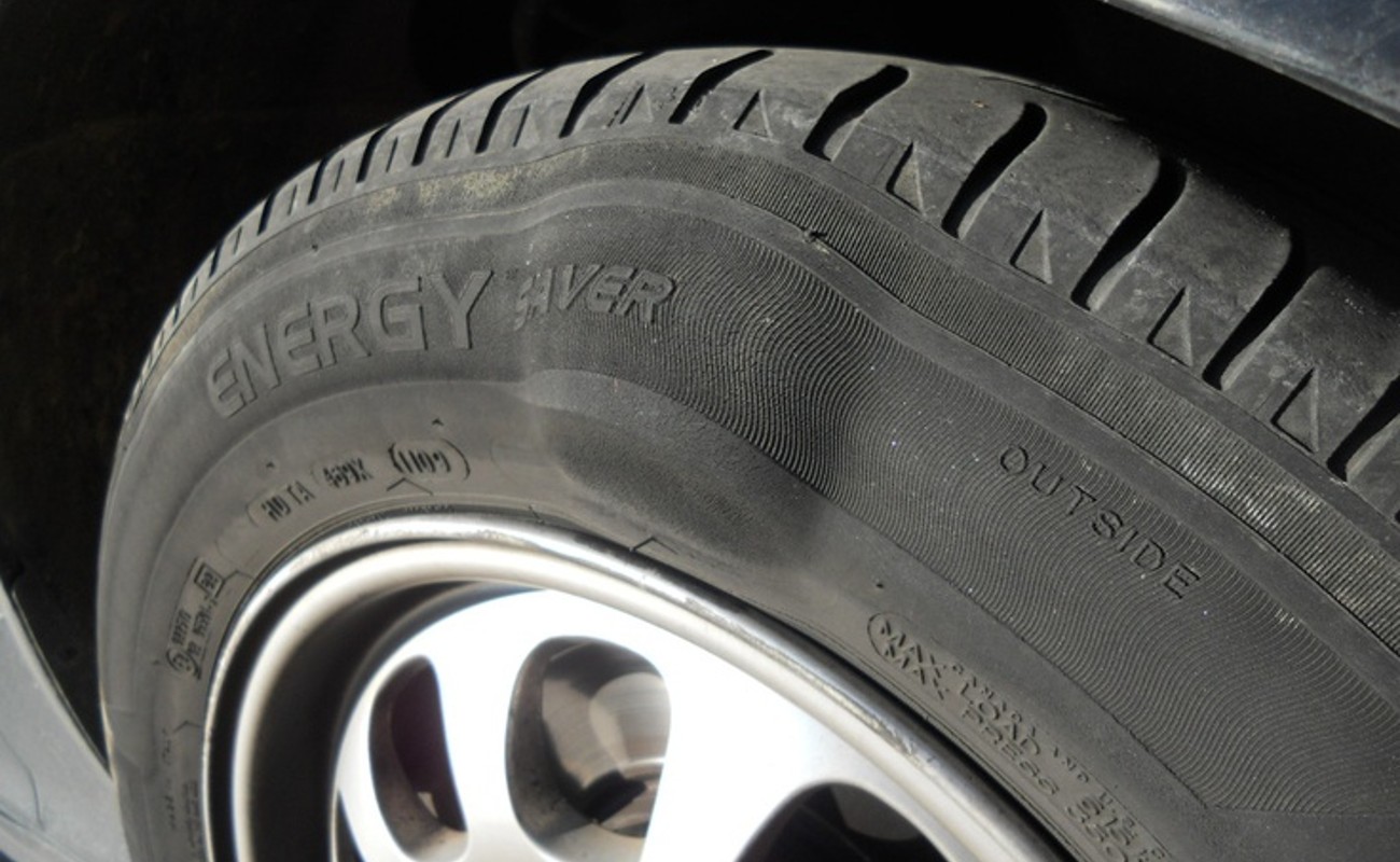 Neumático deformado