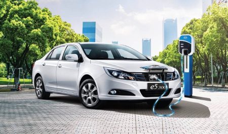 Las ventas de coches electrificados se duplican en China 