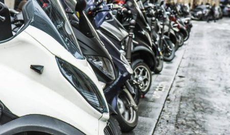 París ya cobra a las motos por aparcar