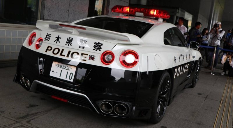 Nissan coche policía