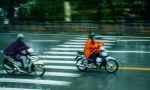 Las claves para frenar correctamente en moto en días de lluvia