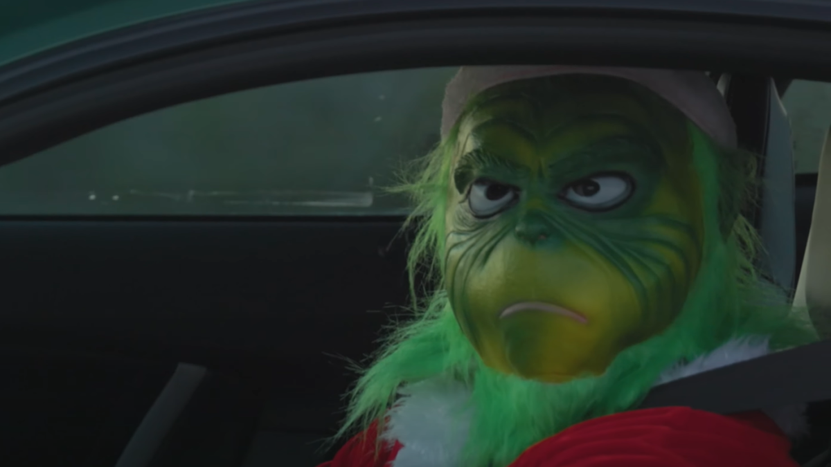 El Grinch vuelve a robar la Navidad, esta vez a bordo de un Mustang