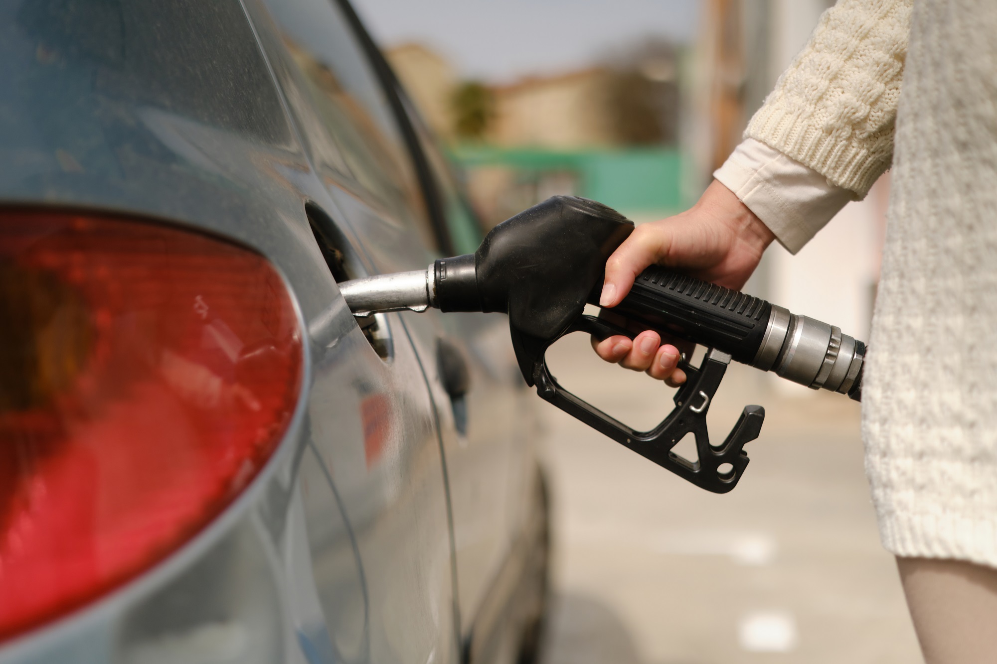 Precio de la gasolina: ¿cuánto ha bajado el combustible este martes?
