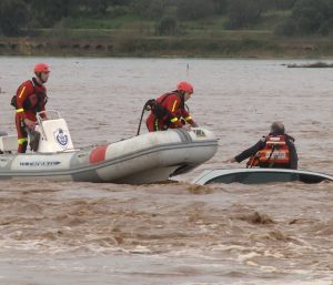 rescate coche inundaciones borrasca