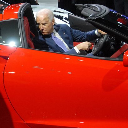 Joe Biden, grabado mientras conducía un coche a casi 200 km/h