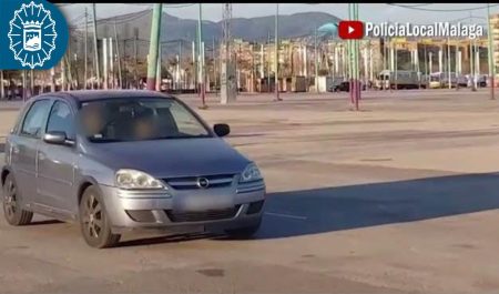 Investigado por dejar que su hijo de ocho años haga esto con el coche en Málaga