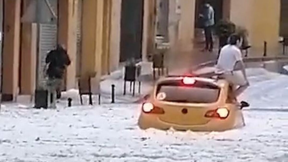 ¿Bruto o inconsciente? Se mete entre agua y granizo en Girona y así acaba