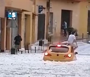 Coche inundado Cataluña