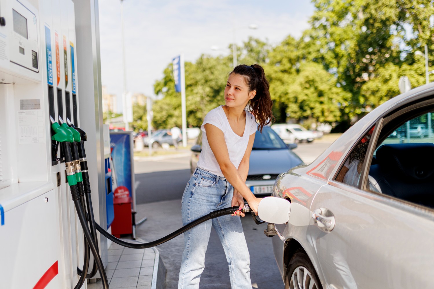 ¿Cuándo está más barata la gasolina? El mejor día de la semana para repostar