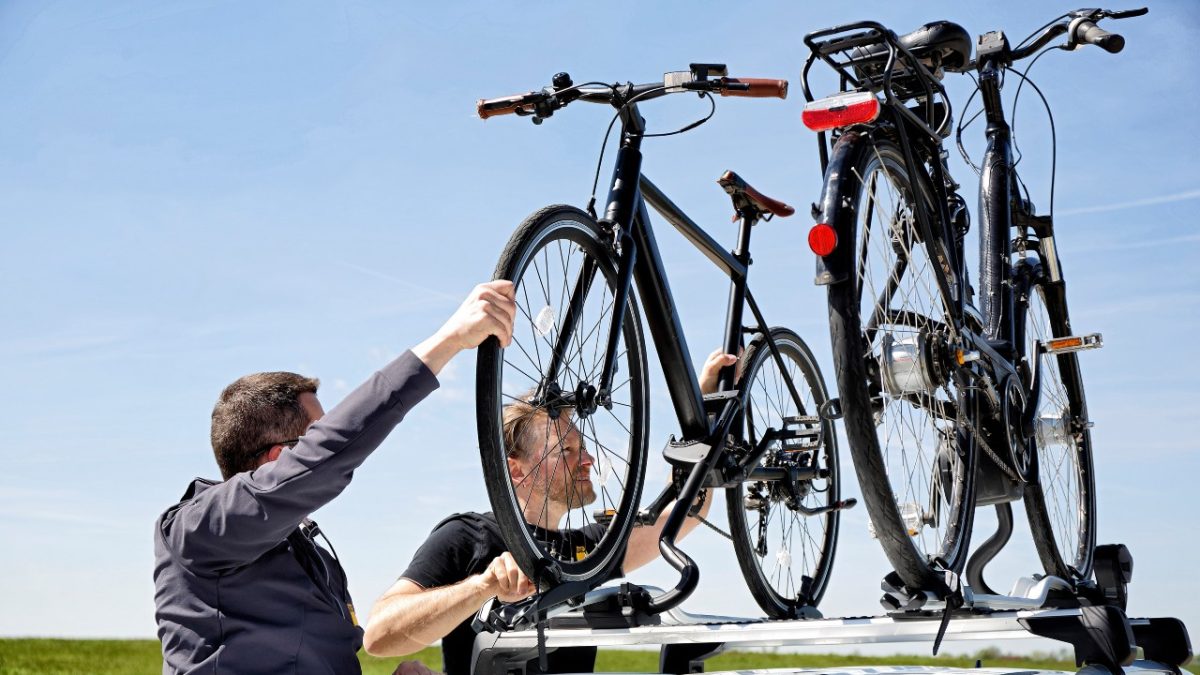 Cómo llevar la bici en el coche de forma segura y legal?