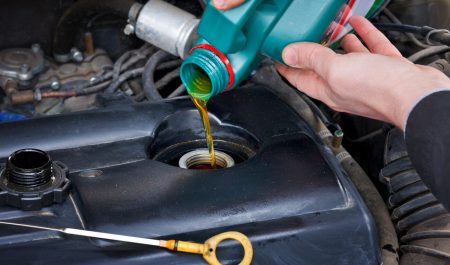¿Te han timado con el cambio de aceite del coche? El color puede darte la respuesta