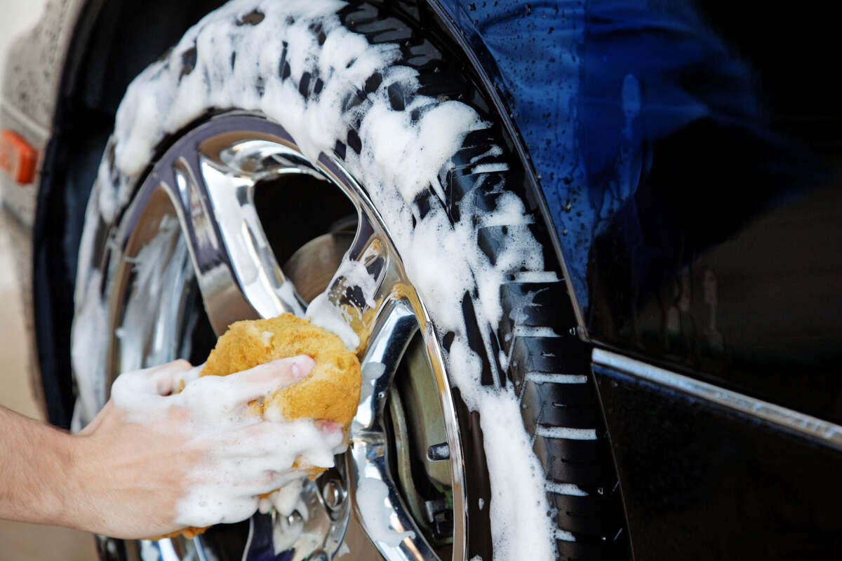 Trucos para limpiar las llantas de tu coche de forma eficaz – Selcus Wheels