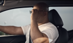 Se hace pasar por Dom Toretto para hacer un anuncio de Nissan