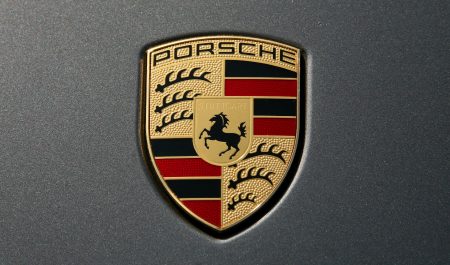 ¿Por qué el logo de Porsche se parece al de Ferrari?: la historia detrás del caballo