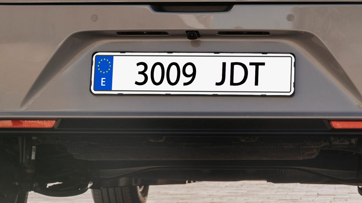 montaje matricula coche Motor16