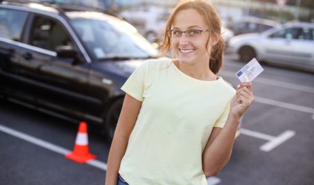 Cómo será el nuevo carnet de conducir para jóvenes de 17 años