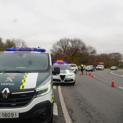 ¿Es legal adelantar a un coche de la Guardia Civil? ¿Hay que tomar precauciones especiales?