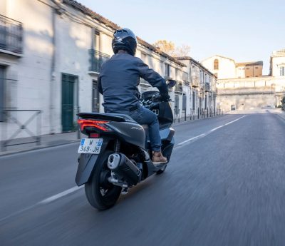 Pere Navarro anuncia cómo será el curso para conducir motos de 125cc con el carnet de coche