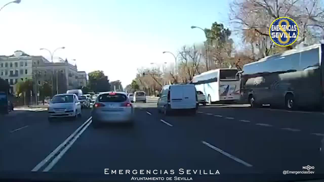 Persecución en el centro de Sevilla: una huida en coche por las aceras y un final de película