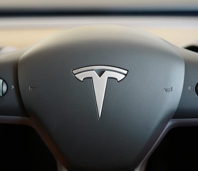 conductor infarto Tesla