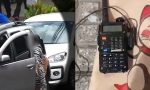 El vídeo viral de una mujer que intenta robar en los coches a plena luz: abre la puerta en pocos segundos con la técnica de moda