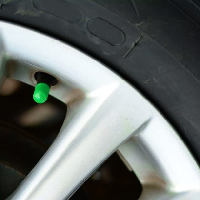 Tapones verdes en la rueda, ¿qué significan?