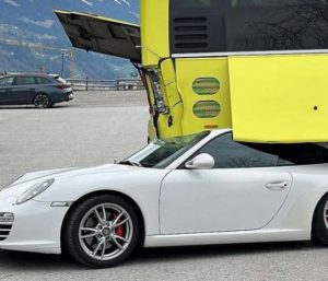 vehículo marcha atrás incidente