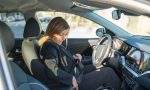 El machismo oculto en los coches: por qué las mujeres se exponen a un riesgo mayor al volante