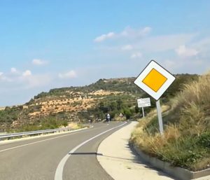 señal de tráfico r3