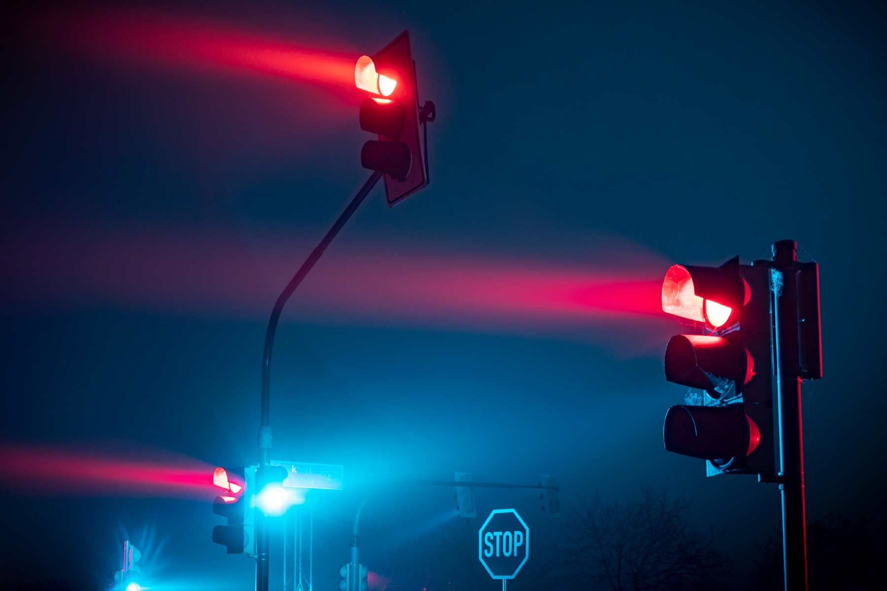 El robo de cobre de los semáforos obliga a cambiarlos por señales de ‘stop’: este cruce se convierte en un caos