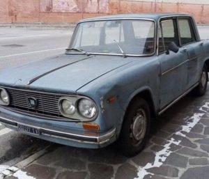 Lancia Fulvia aparcado
