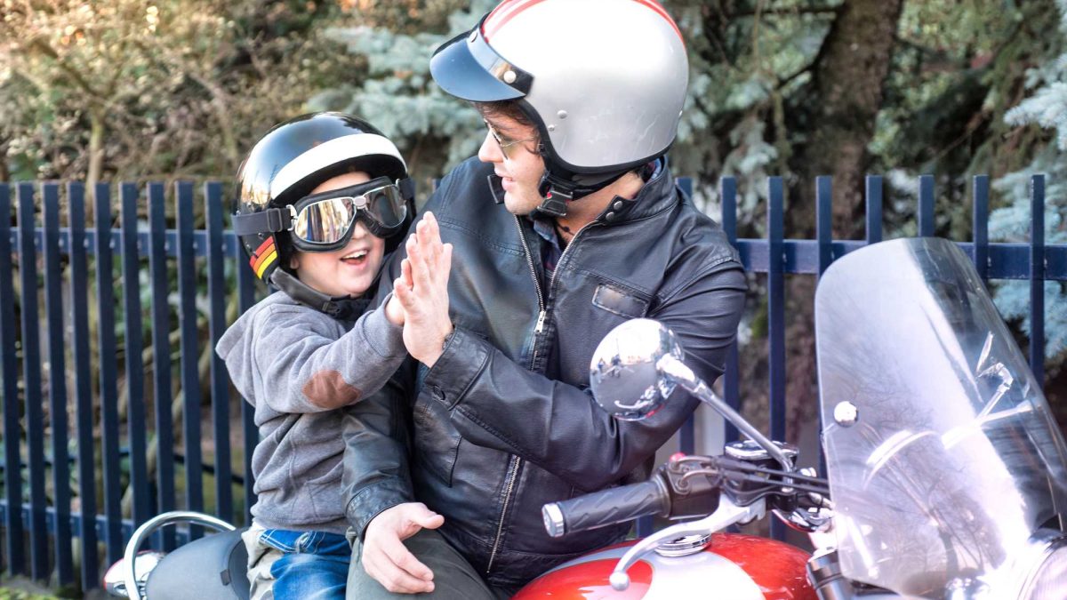 ¿A Qué Edad Se Puede Viajar Con Niños En Moto?: La Guardia Civil