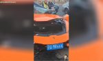 Un Lamborghini de más de 200.000 euros queda destrozado tras impactar contra un poste en China