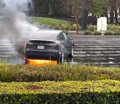 Tesla ardiendo