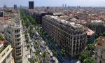 La calle más ancha de España está en Barcelona: siete carriles, autobuses, bicis y un tranvía 