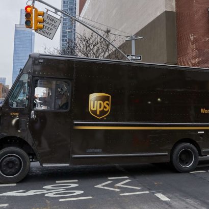 ¿Por qué las furgonetas de UPS nunca giran a la izquierda?: esta es la respuesta al misterio
